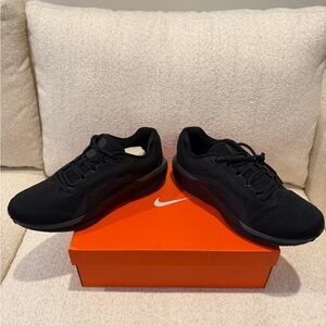 Nike Air Winflo size 11 all black new